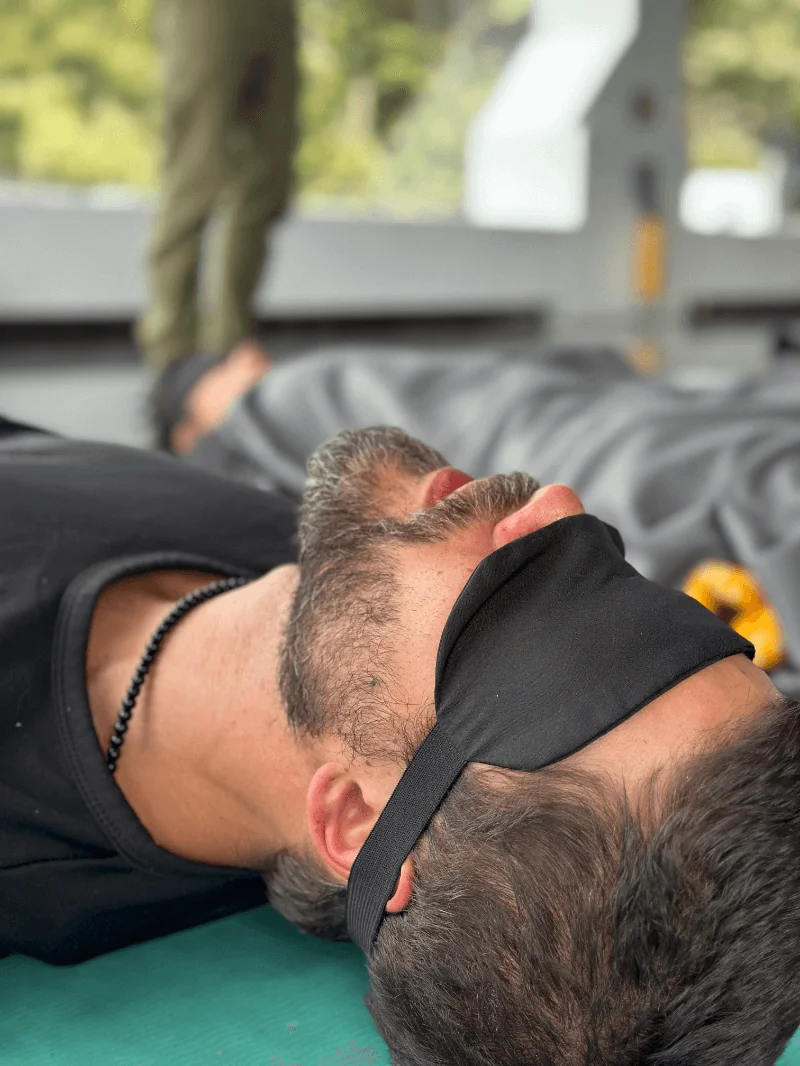 Felipe Galvis dirigiendo un taller de respiración